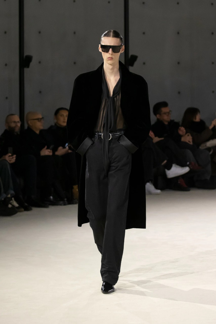 FW23 Saint Laurent Camicia con scollo lavalliere in mussola di seta nera