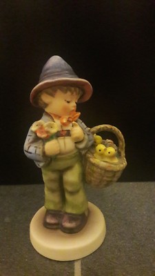 Hummel Figur ''Ostergruß'' Easter Greetings HUM 378 13cm Porzellanfigur Goebel