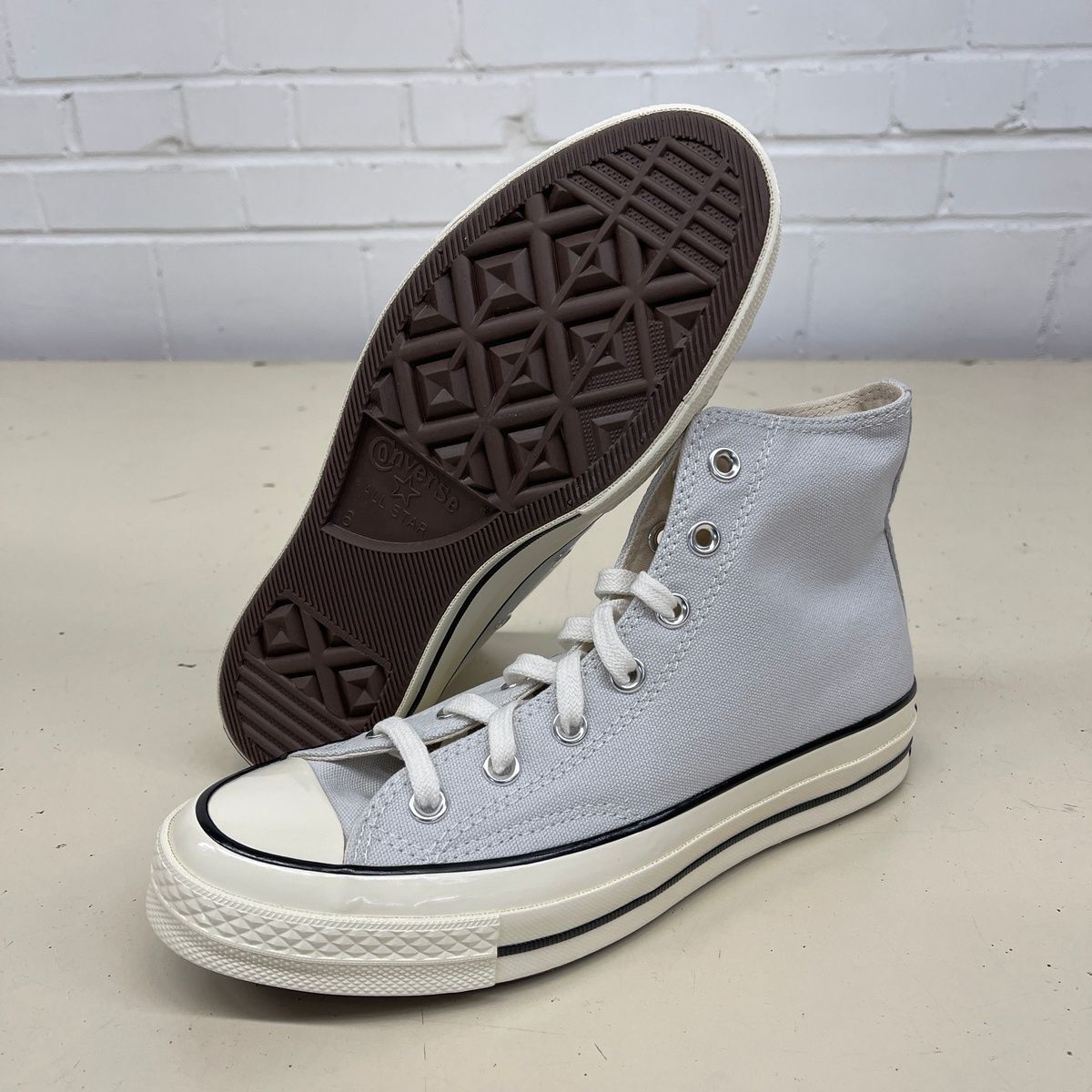 CONVERSE Chuck 70 High Top Sneakers Unisex Size M6/W8 CONVERSE Chuck 70 High Top Sneakers Unisex Size M6/W8