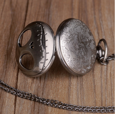 L' ETRANGE NOEL DE MR JACK:MONTRE PENDENTIF DE POCHE TETE RONDE BRONZE