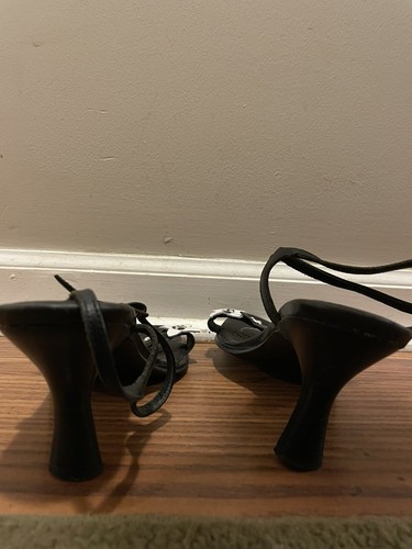 VINTAGE B&W FLORAL LEATHER STRAPPY SANDALS HEALS SIZE 8.5 - Picture 4 of 4