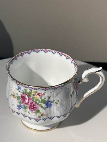 Vintage Royal Albert Petit Point Bone China Tea Cup,saucer And Plate - Picture 9 of 13