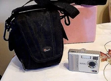 Kodak EasyShare C530 5.0MP Silver Digital Camera Untested  With Camera Bag