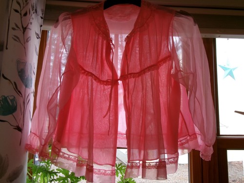 VINTAGE 1950s FABULOUS FRILLY PINK CHIFFON & LACE BED JACKET ROBE M