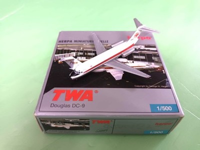Herpa Wings 1:500 514446 TWA Douglas DC-9 N1051T - Diecast Aircraft Model