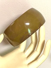 Vintage Verigated Olive Green Lucite Bangle Bracelet
