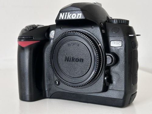 Nikon D70s DSLR with AF Nikkor 28‑80mm f/3.3‑5.6G Kit–8,332 Shutter Count - Picture 5 of 21