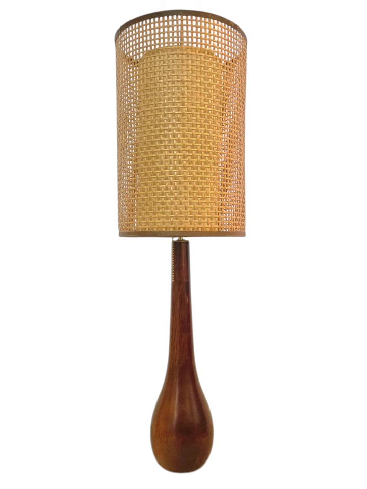 Lámpara moderna danesa de mediados de siglo MCM de madera de teca con pantalla de fibra de vidrio y ratán de colección Foto 3 de 4