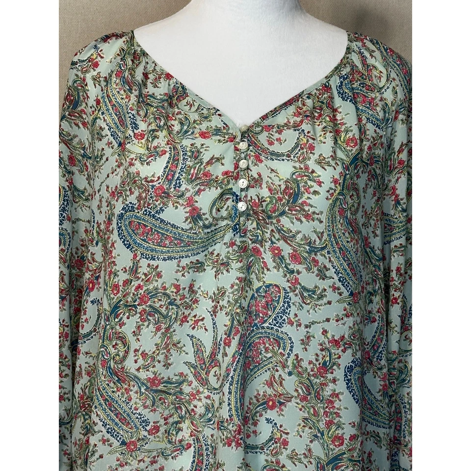 Blusa American Living feminina tamanho grande gola V paisley florais boho camponesa - Imagem 2 de 4