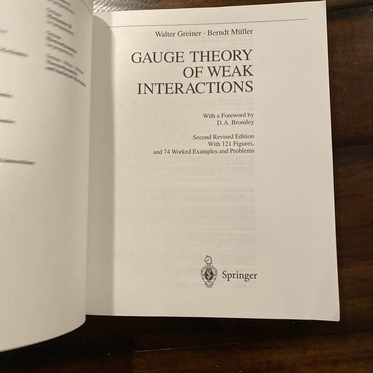 Gauge Theory of Weak Interactions Hardcover Berndt, Greiner, Walt