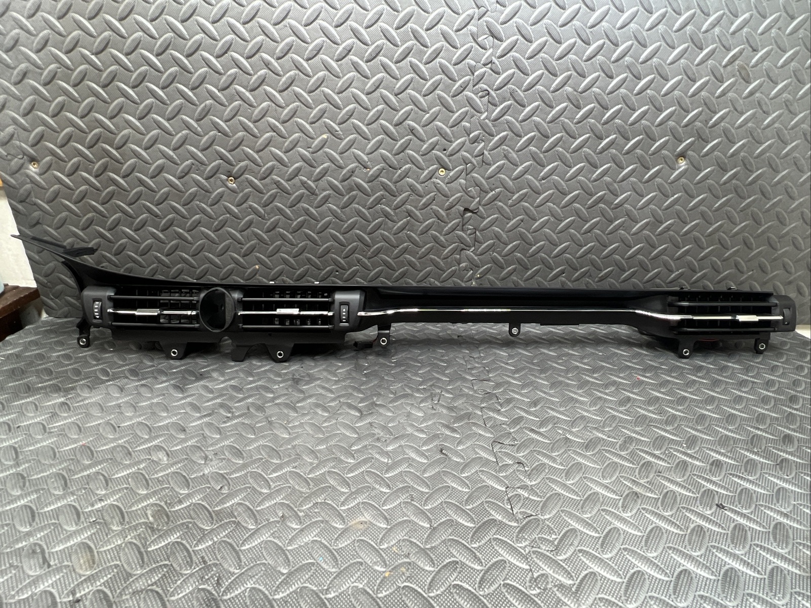 💥 OEM 2014 - 2021 MASERATI QUATTROPORTE DASH AIR VENTS TRIM 670011057