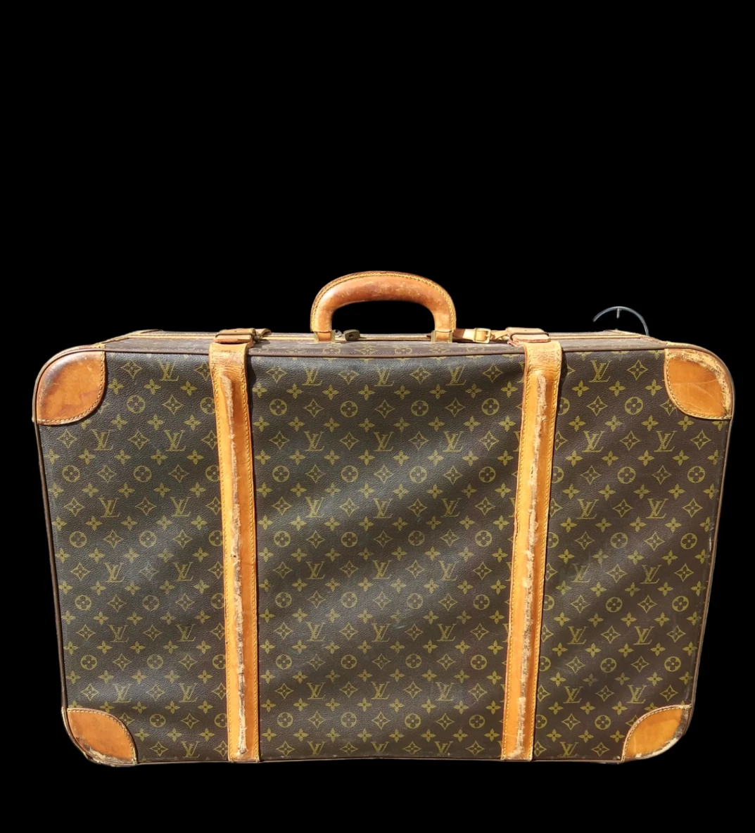  Louis Vuitton: Large vintage travel bag of monogram  canvas