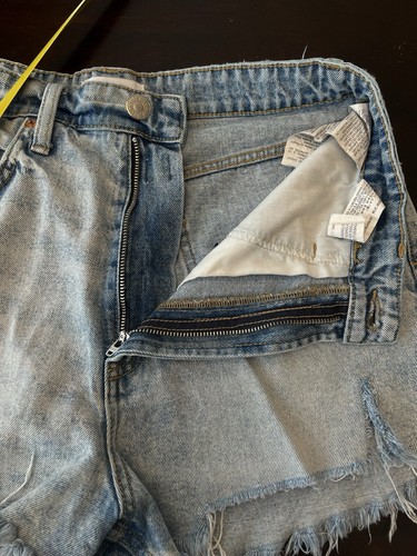 Zara Shorts Denim Cutoff Distressed blau helle Waschung ausgefranster Saum Stone Washed Gr. 8 - Bild 15 von 22