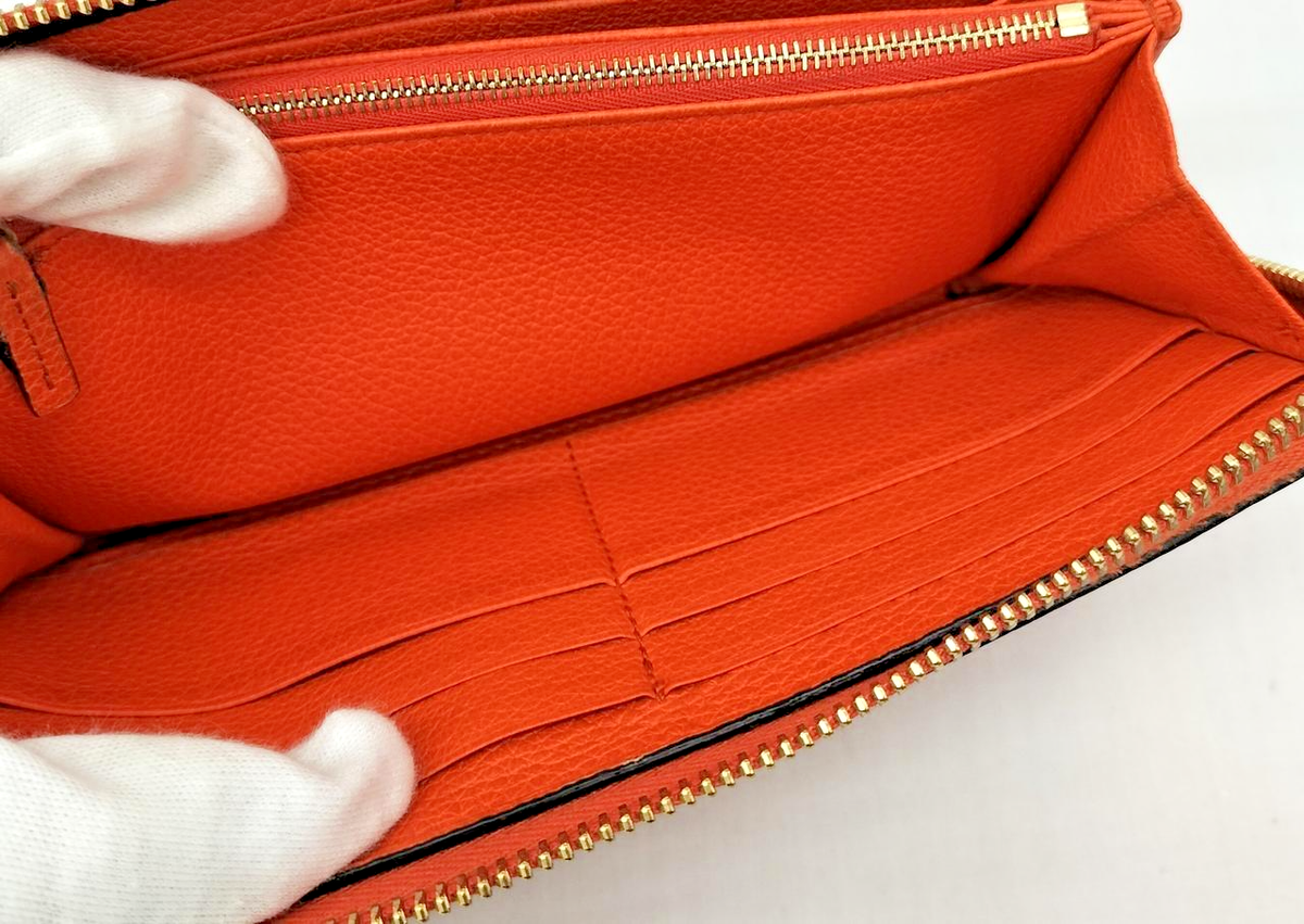 グッチ エンボスロゴ ラウンドジップ レザー オレンジ 656691 GUCCI グッチ エンボスロゴ ラウンドジップ 長財布 メンズ