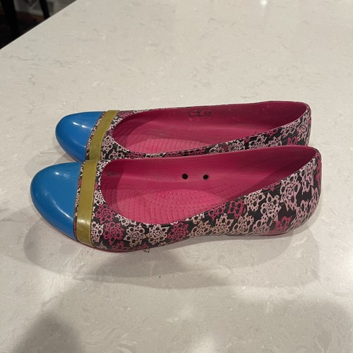 Crocs Womens Cap Toe MONDO Roses Flat Shoes 8 Floral Pink Blue Yellow #201560 - Picture 2 of 7