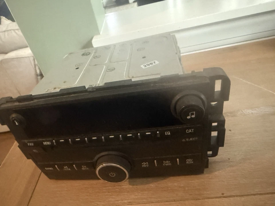 Chevrolet Impala 2009-2010 radio AM FM reproductor de CD mp3 entrada auxiliar 20914861 Foto 2 de 4