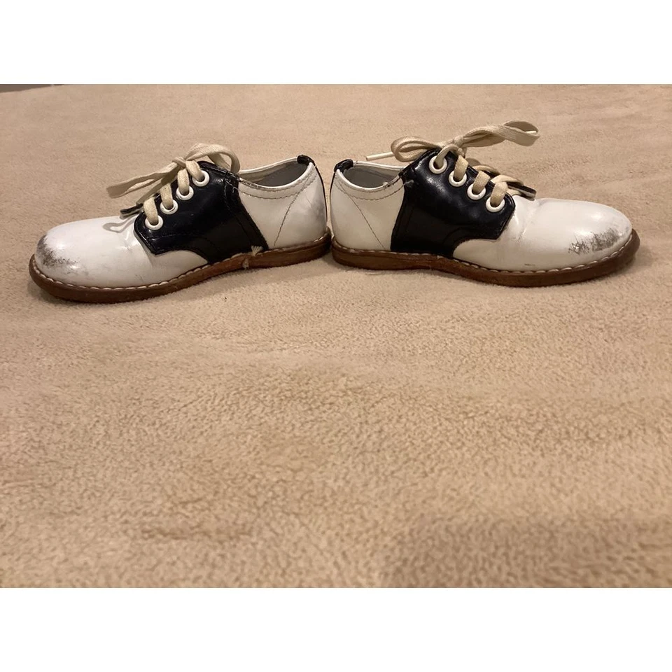 Vintage Child's Jumping Jack saddle shoes, size 4.5 B - Image 2 of 4