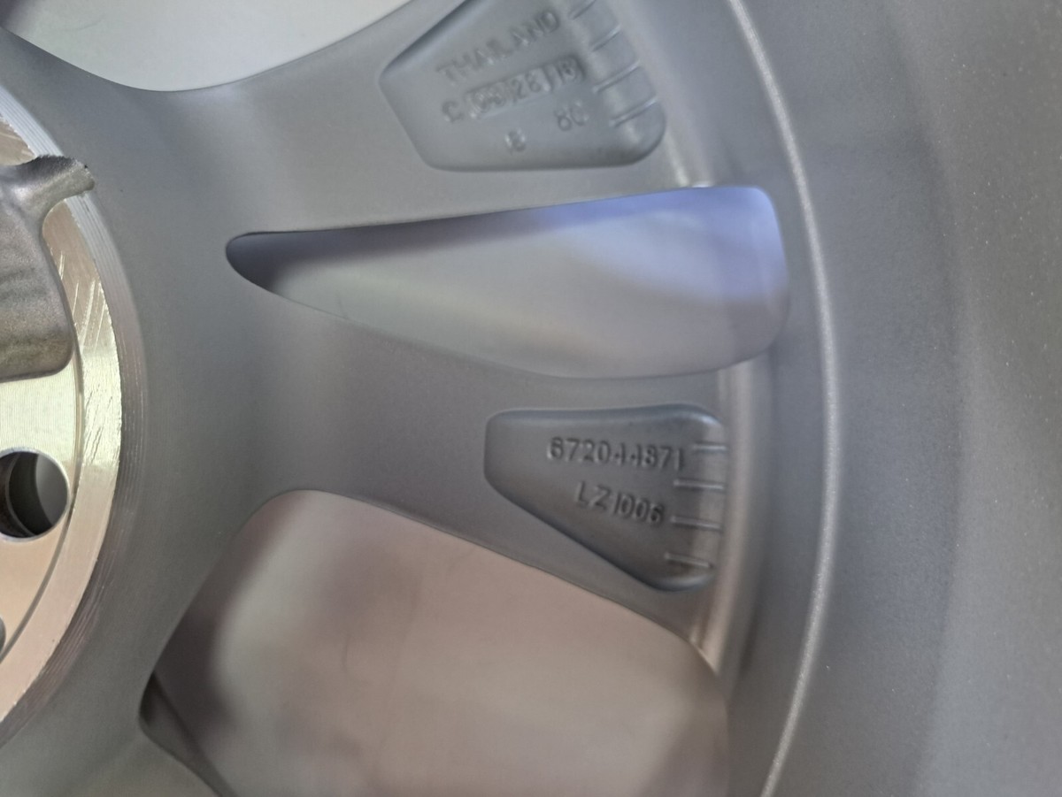 GENUINE VAUXHALL OPEL CROSSLAND X 17