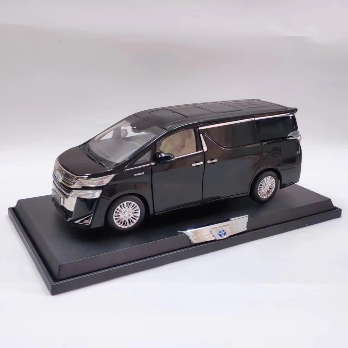 1/18 TOYOTA VELLFIRE MPV VAN 2021 China TOYOTA Dealer