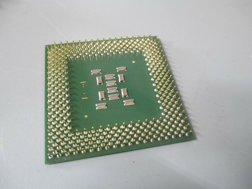 Vintage Intel Celeron SL48F 700 MHz Socket 370 CPU Processor w/ Heat Sink - Picture 4 of 5