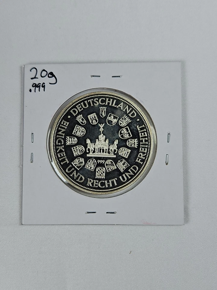 Medalla de Plata Conmemorativa Alemania Oriental RDA Rotes Rathaus Ayuntamiento Rojo - Berlín Foto 4 de 4