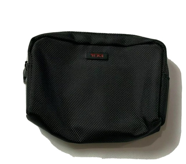 tumi toiletry kit