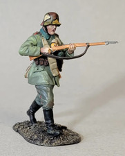 w-britain-german-infantryman-advancing-191618-23142