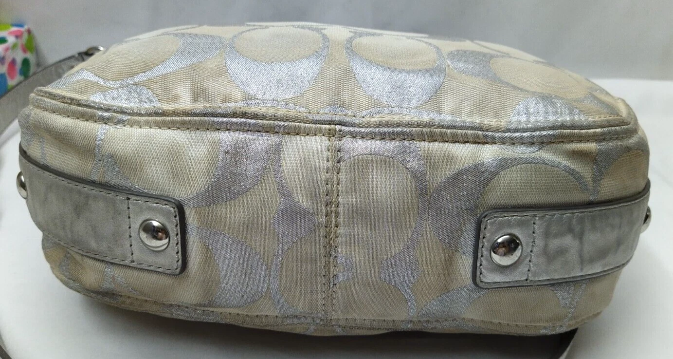 Borsa a tracolla Coach Zoe firma tela grigia finiture in pelle chiusura con cerniera