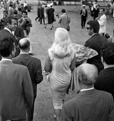 British actress Diana Dors arrives at Madrid Barajas 1959 OLD PHOTO 1