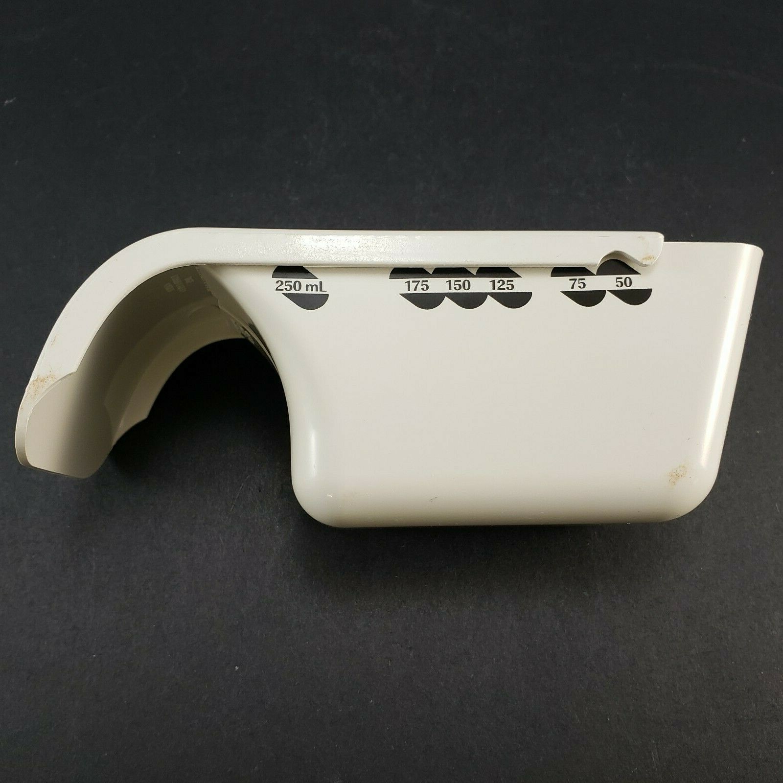 Pampered Chef Sliding Measuring ¼ - 1 Cup Adjustable Baking Cooking Mixing