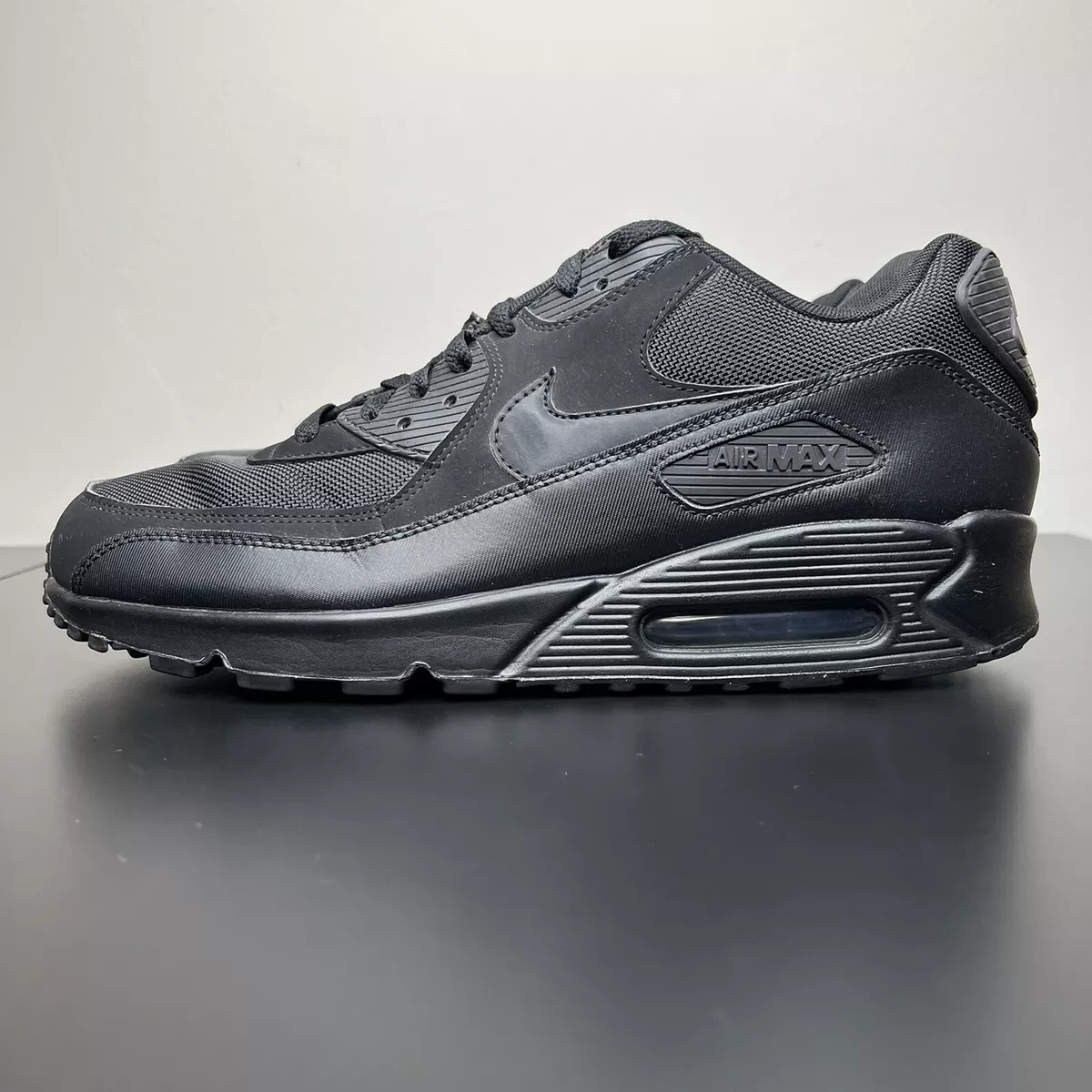 Air max 90 triple black deals essential