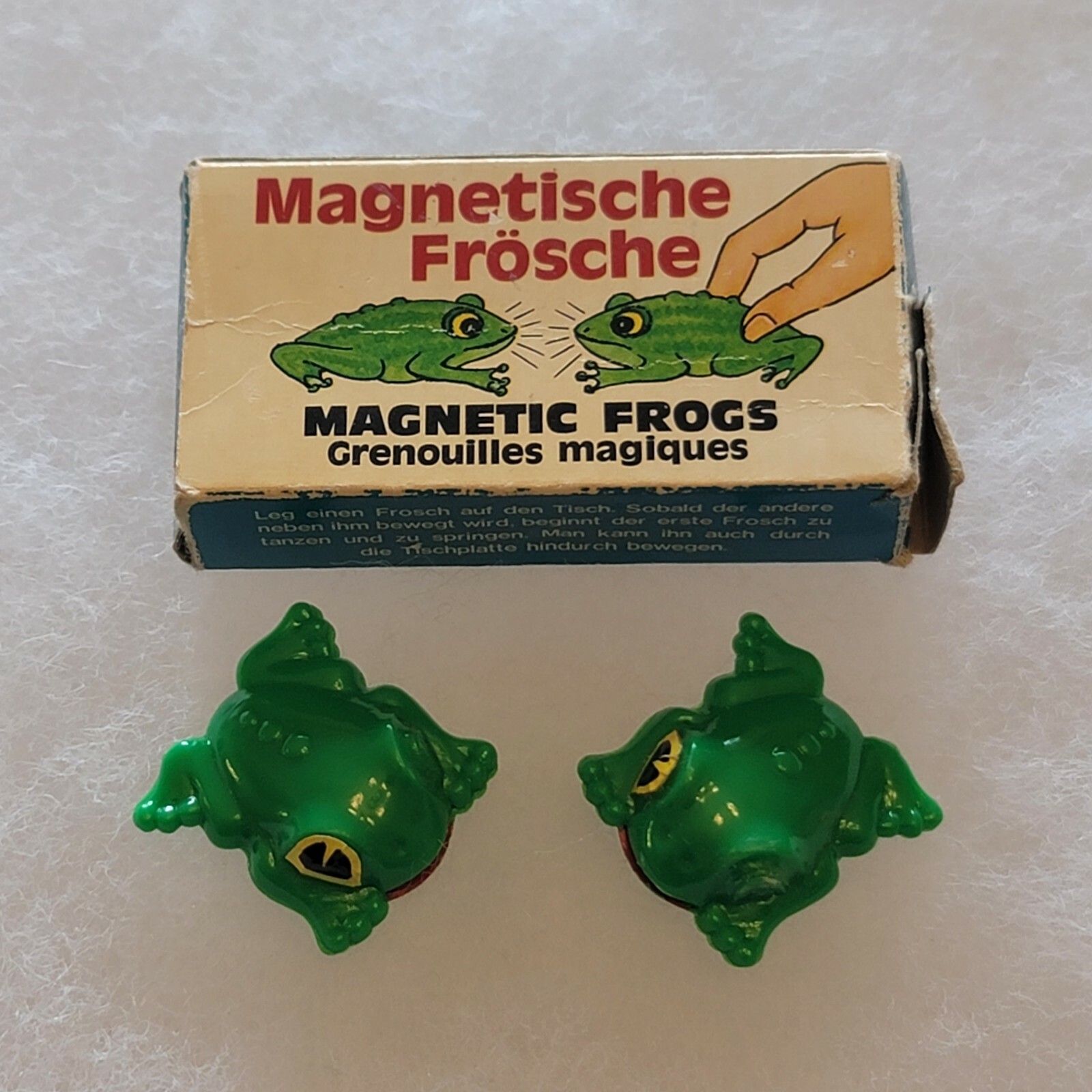 Vintage Magneto Magnetic Kissing Frogs West Germany Toy Original Box No. 3126 - Picture 2 of 7