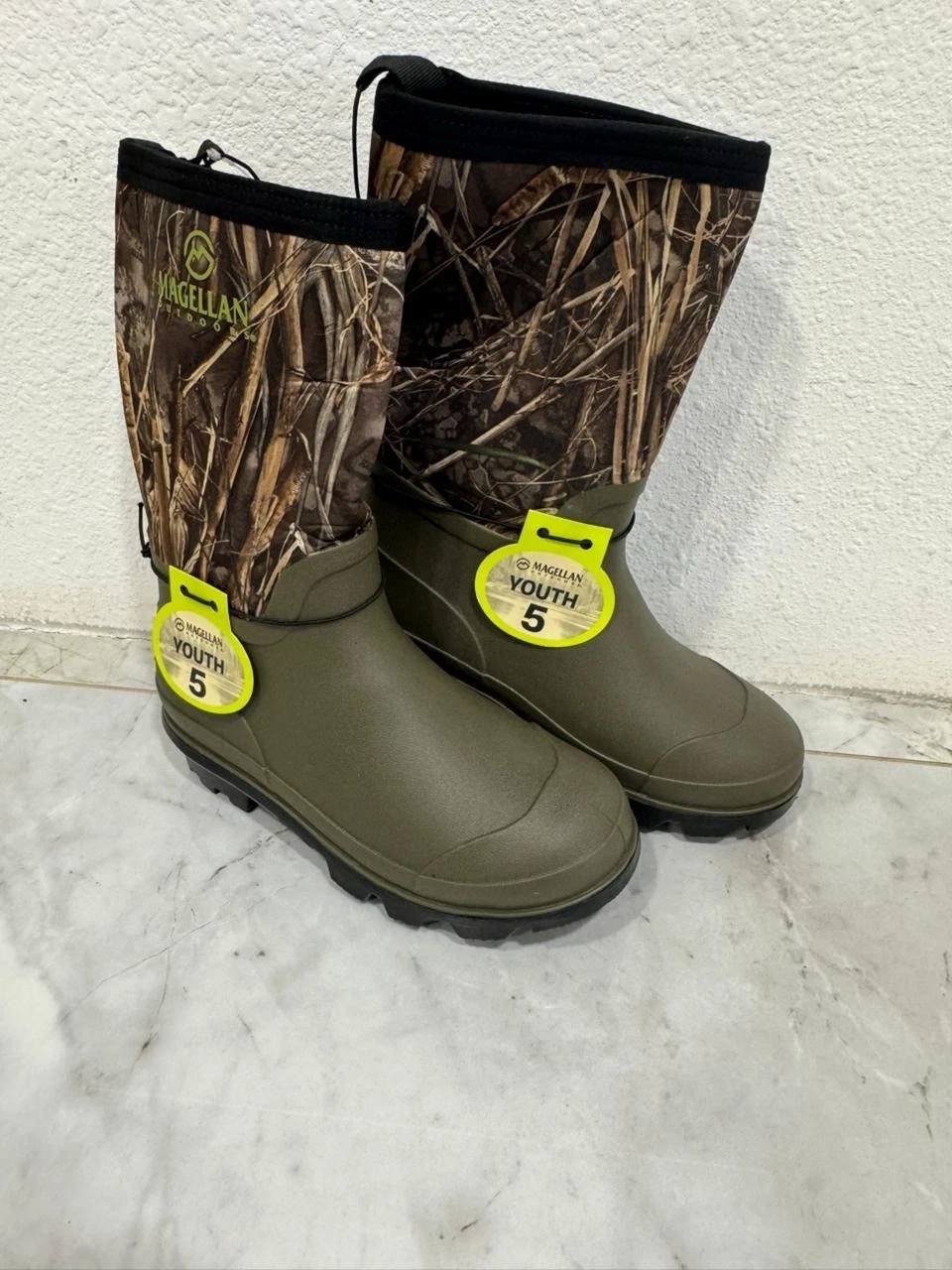 Magellan Outdoors Youth Sz-5 Camo Neoprene Waterproof Rubber Boots Green