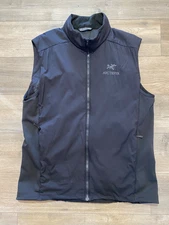Arcteryx Mens L Atom LT Vest Light Insulated Outdoor Hiking Zip Pocket Black