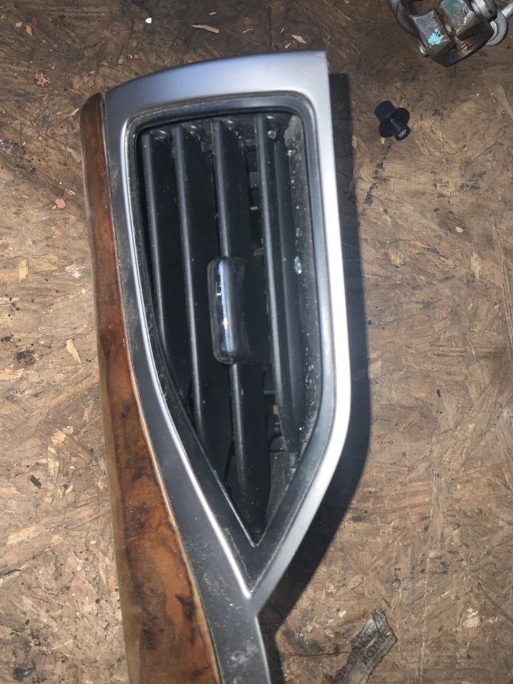 OEM 2013-2016 Lincoln MKZ Hybrid Front Right Passenger Side Dash Air Vent Trim - Image 2 of 4