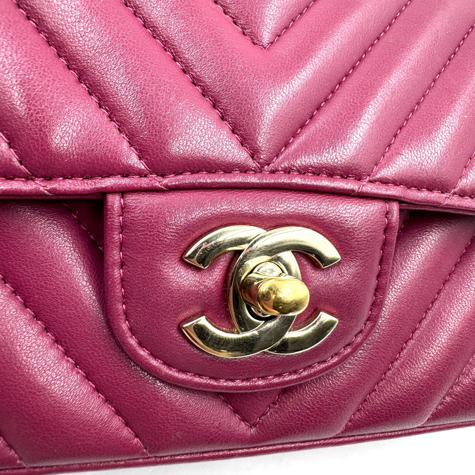 Pre-Owned Chanel Rectangular Flap Shoulder Bag in… - image 12