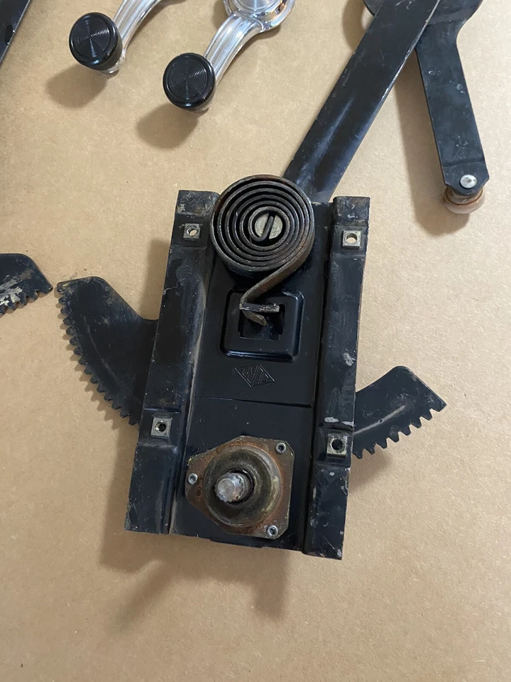 82 95 Chevy G10 G20 G30 Manual Window Regulator Crank GMC Vandura Rally Van - Image 2 of 4
