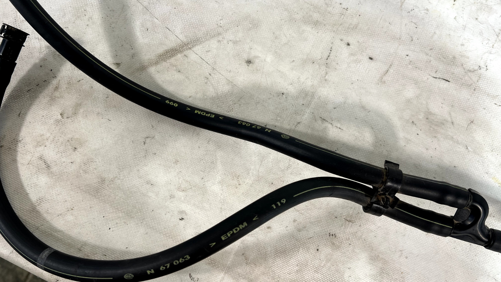 ASTON MARTIN V8 VANTAGE HEADLIGHT LAMP WASHER HOSE TUBE PIPE OEM 2011 ✔️