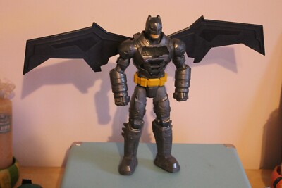 Batman vs Superman 12'' Kunststoff Figur Mattel DC Comics LEUCHTET verlängert Flügel