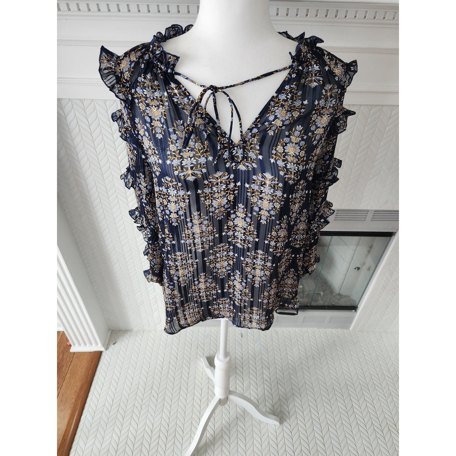 Size Medium Express Shirt - image 4