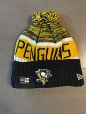 NHL 2024 PITTSBURGH PENGUINS NEW ERA SIDELINE HOCKEY SPORT KNIT Beanie POM POM