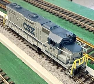 Escala N Life Like China CSX GP38-2 #6638 motorizado loco con acopladores Rapido OB | Condition: Used