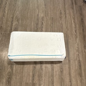 Cube Bed Pillow - Memory Foam