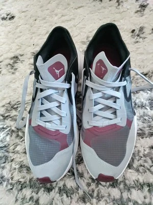 Größe 11 - Jordan Delta 3 Low Wolf Grey/Black/Cherrywood DN2647-001 - Bild 1 von 4