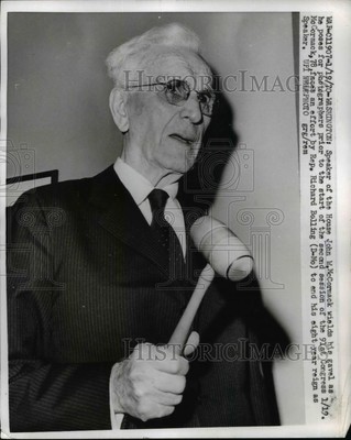 1970 Press Photo John McCormack Wields His Gavel As He Poses For Photographers