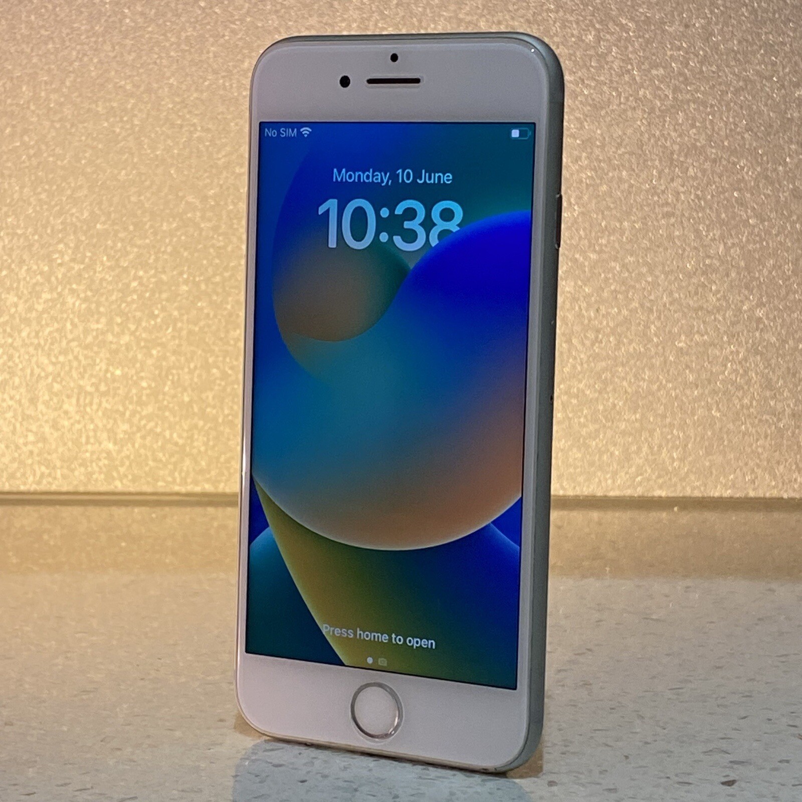 Apple iPhone 8 - 256GB - Silver (Unlocked) A1863 (CDMA + GSM) (AU 