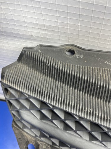 2004 - 2005 Toyota Sienna Upper Mesh Grille Insert 53111-AE010 OEM - Picture 6 of 16