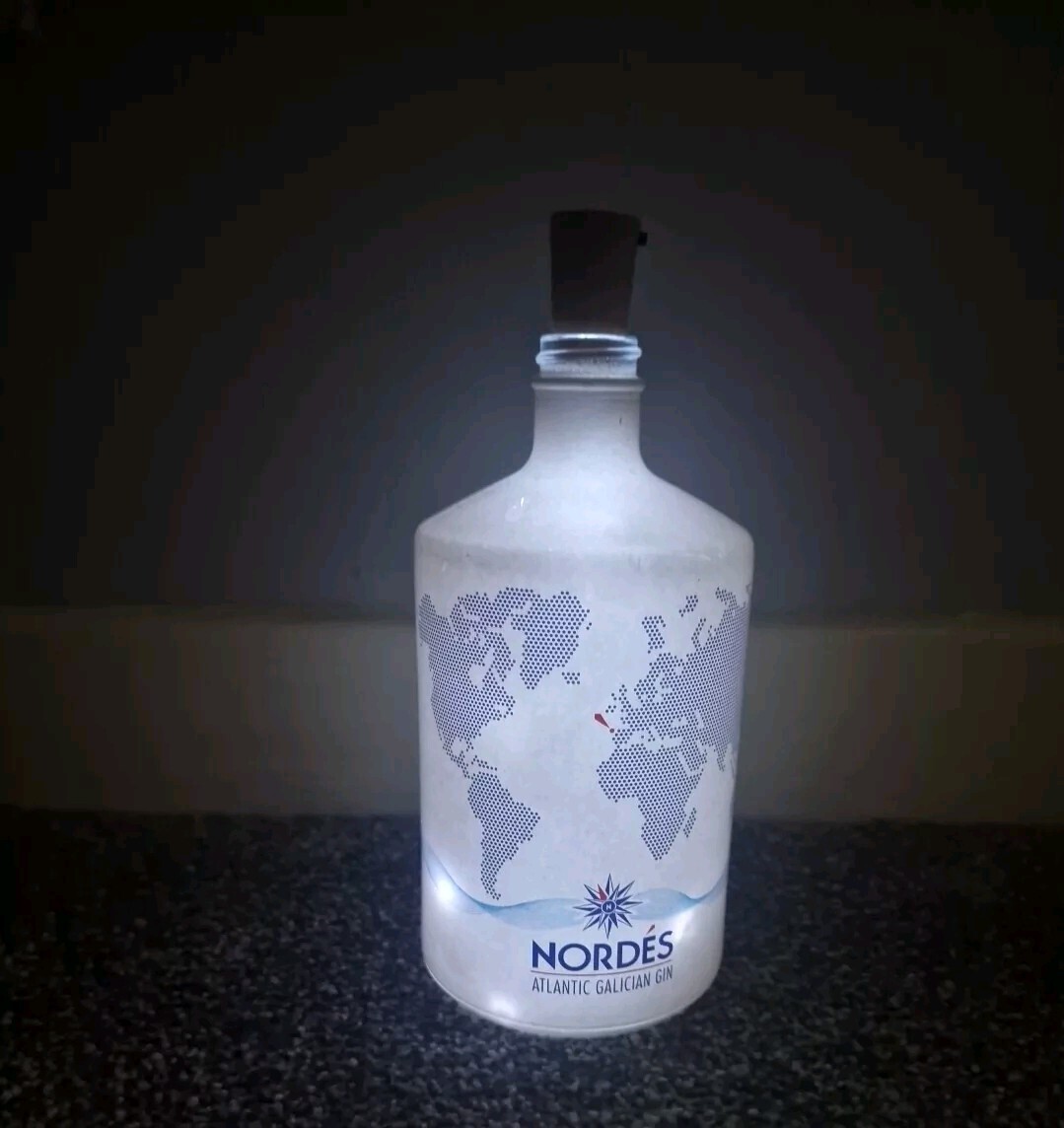 Botella de Ginebra Nordes Vacía Nordés Upcycle Coleccionistas Mapa 3 x Diferentes leer artículo