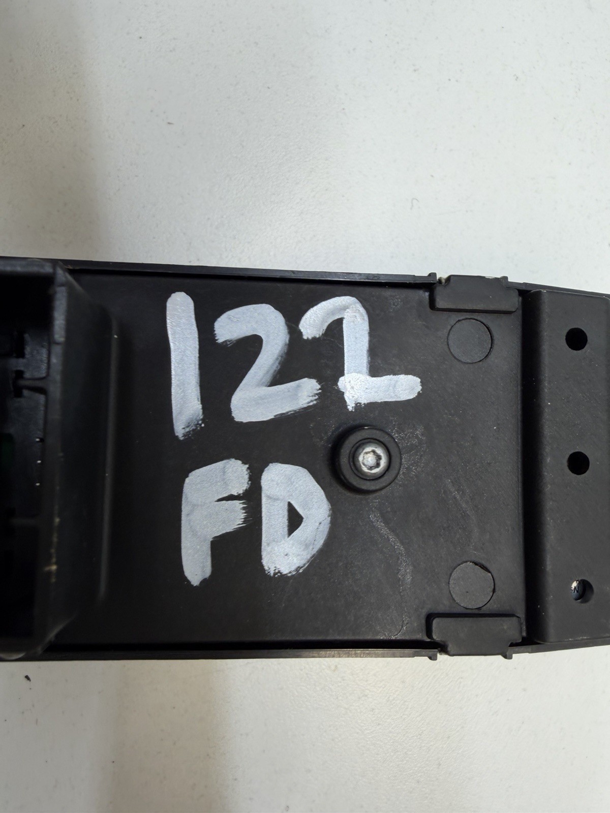 MASERATI G 2015-2024 DRIVERS SIDE FRONT WINDOW SWITCH 670025406 GENUINE