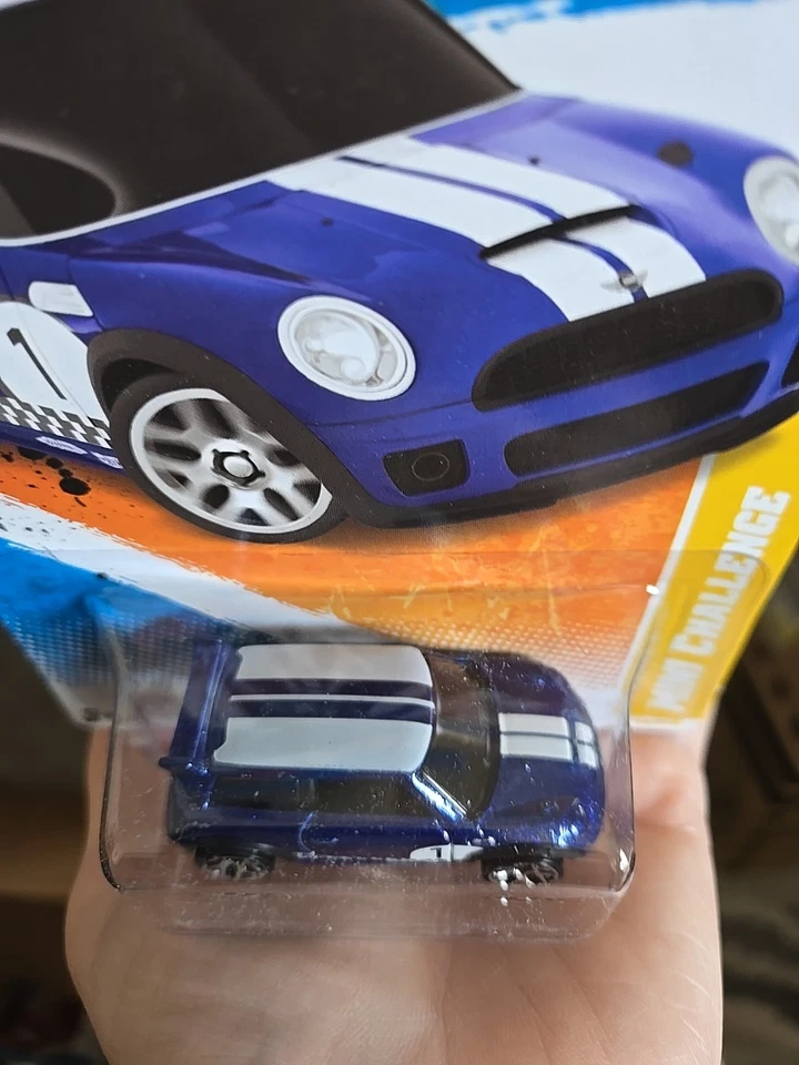 2010 Hot Wheels 2011 New Models MINI CHALLENGE - Image 3 of 4